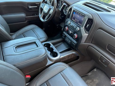 Used 2022 GMC Sierra 3500 Denali w/ Denali Ultimate Package image 18