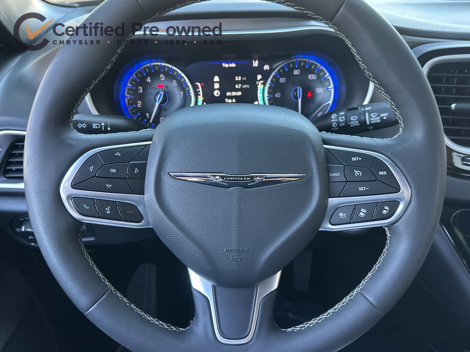 Certified 2025 Chrysler Pacifica Select FWD image 24