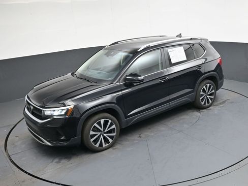 Used 2024 Volkswagen Taos SE image 34