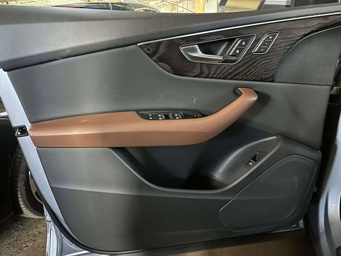 Used 2022 Audi Q8 Premium image 15