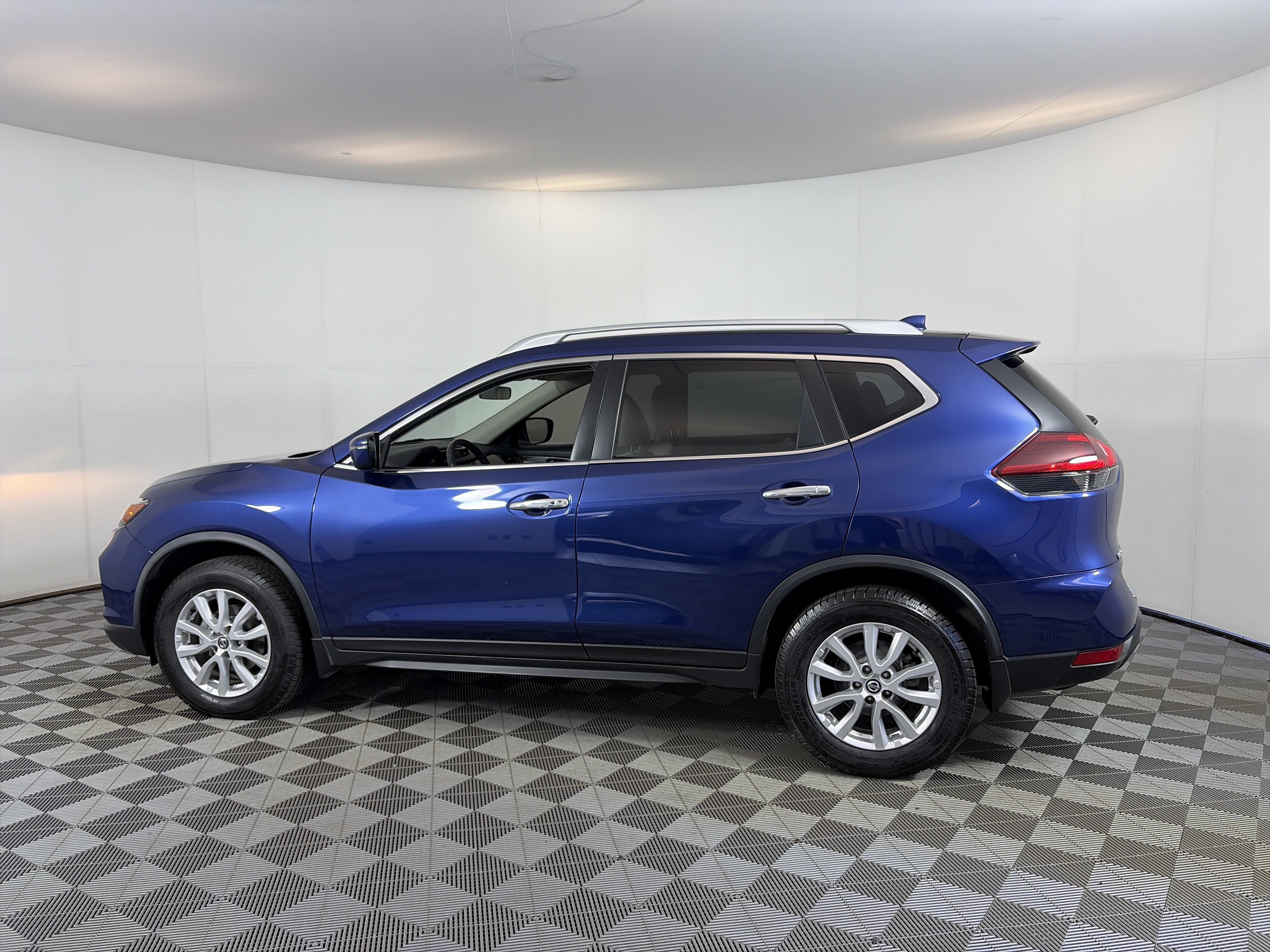 Used 2018 Nissan Rogue SV FWD image 8