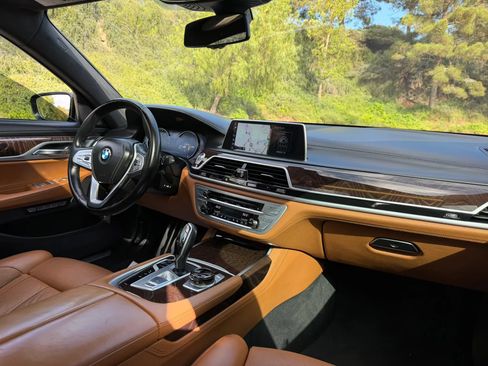 Used 2017 BMW 750i RWD image 28