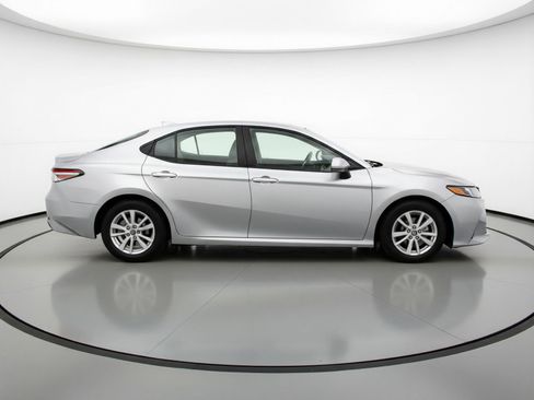 Used 2025 Toyota Camry LE FWD image 11