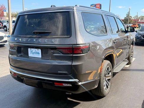 Used 2024 Jeep Wagoneer Series II w/ Flexible Seating Group image 9