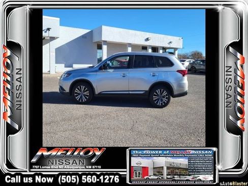 Used 2020 Mitsubishi Outlander ES image 2
