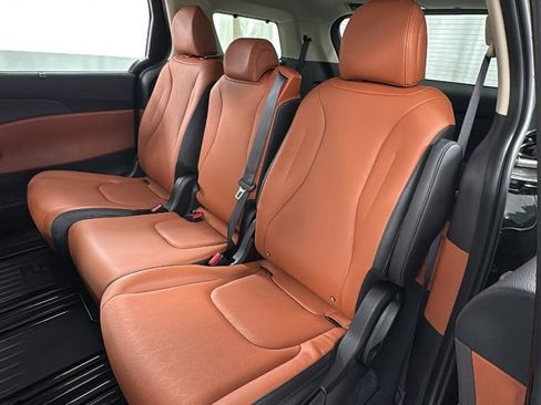 New 2026 Kia Carnival EX FWD image 12