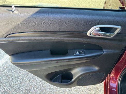 Certified 2021 Jeep Grand Cherokee Laredo X image 33