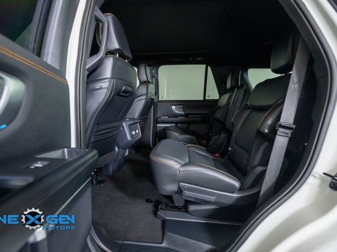 Used 2025 Ford Expedition Tremor AWD/4WD image 29