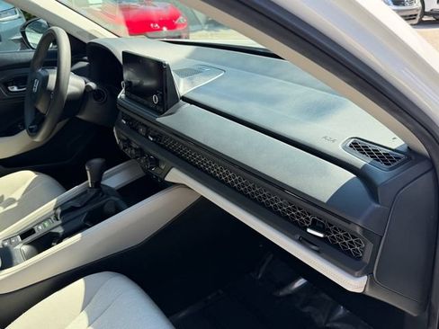 Certified 2025 Honda Accord SE image 20