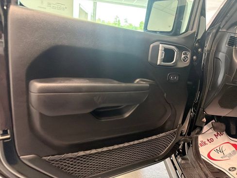 Used 2024 Jeep Gladiator Sport AWD/4WD image 12