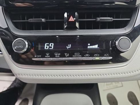 Used 2023 Toyota Corolla SE image 34