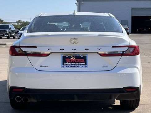Used 2025 Toyota Camry SE FWD image 5