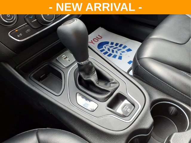 Used 2019 Jeep Cherokee Latitude Plus FWD image 25