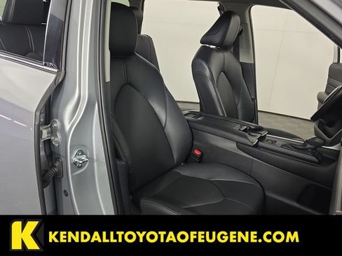 Used 2025 Toyota Grand Highlander AWD image 28