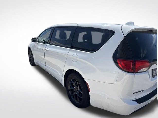 Used 2019 Chrysler Pacifica Touring Plus w/ Advanced Safetytec Group FWD image 10