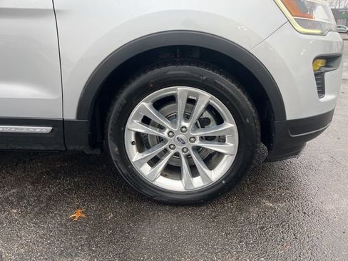 Used 2018 Ford Explorer XLT w/ Equipment Group 202A image 6