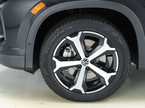 New 2026 Volkswagen Tiguan SE image 43