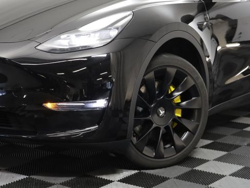 Used 2024 Tesla Model Y Long Range image 3
