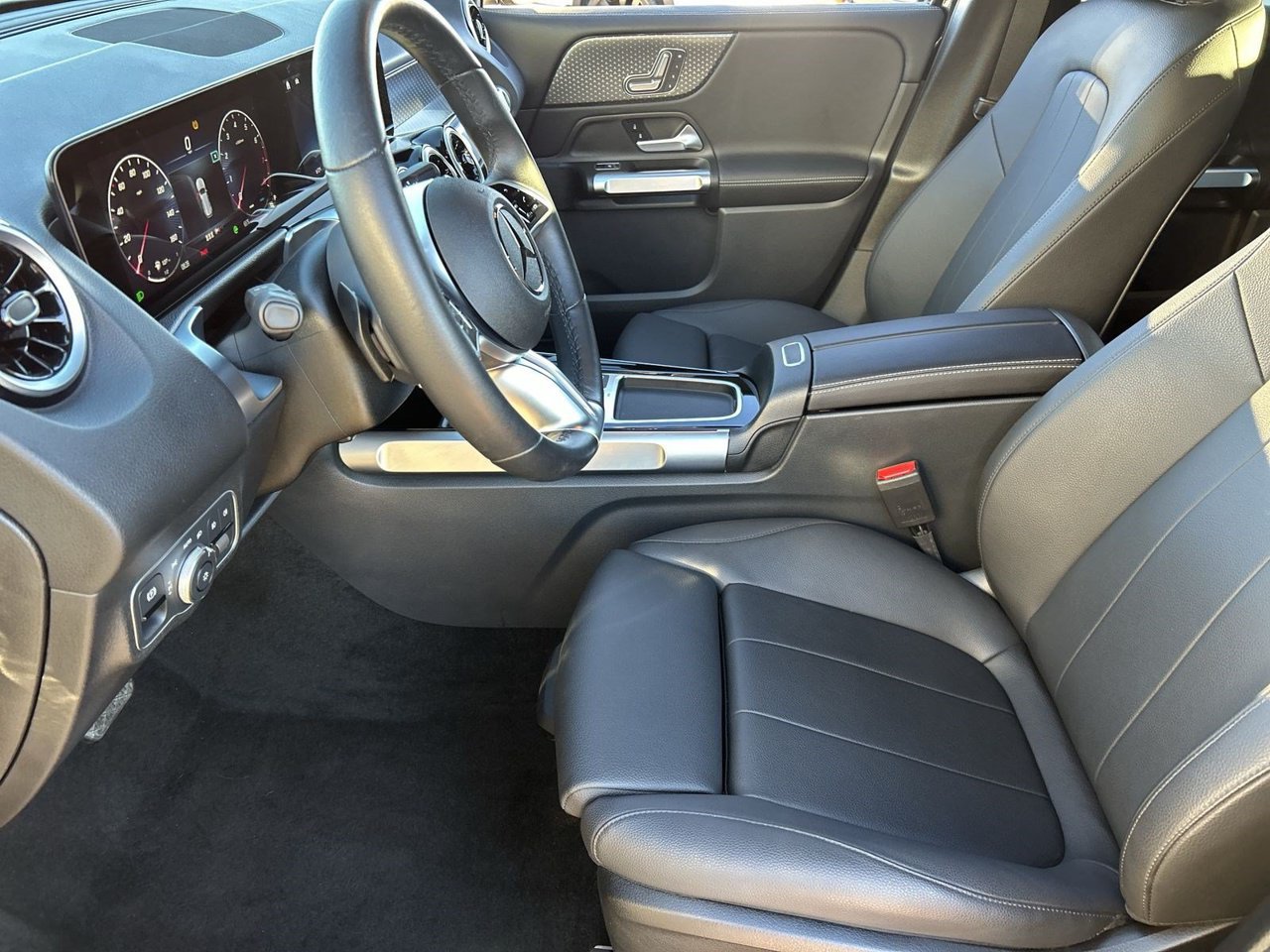 Used 2025 Mercedes-Benz GLB 250 image 15