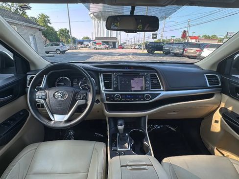 Used 2015 Toyota Highlander XLE AWD/4WD image 10