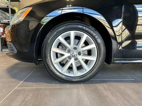 Used 2011 Volkswagen Jetta SE FWD image 32