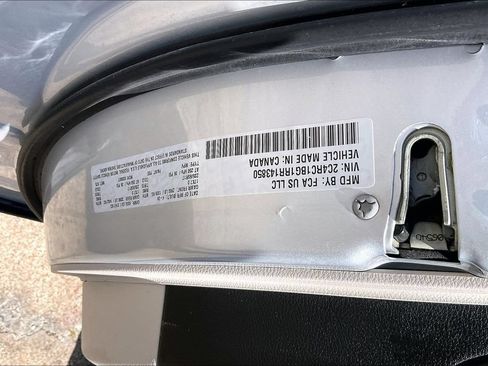 Certified 2024 Chrysler Pacifica Touring-L FWD image 16