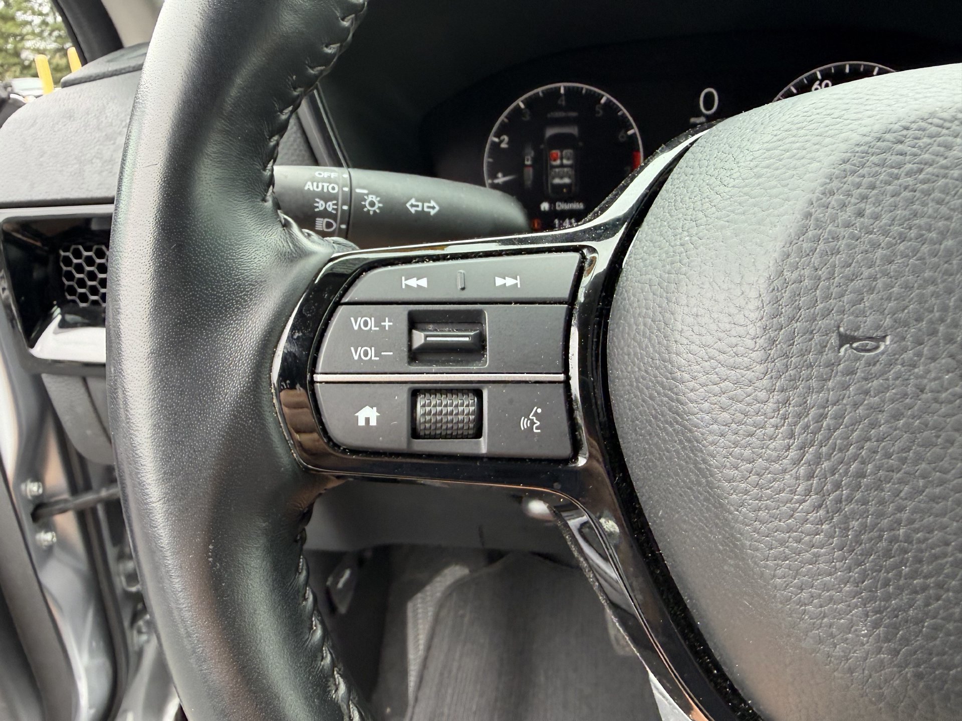 Used 2025 Honda CR-V EX-L image 9