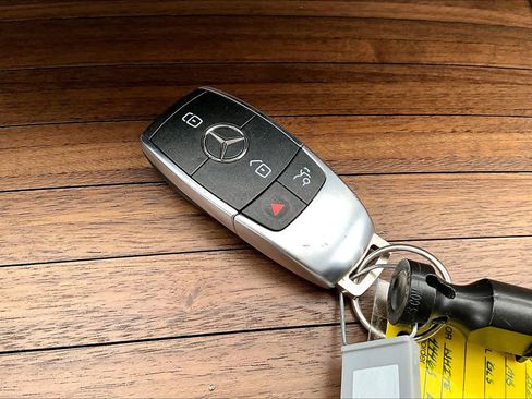 Used 2024 Mercedes-Benz GLS 450 4MATIC image 15