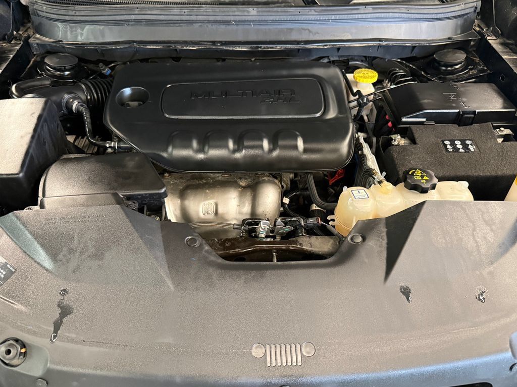 Used 2019 Jeep Cherokee Latitude Plus AWD/4WD image 25