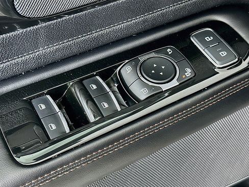 Used 2024 Lincoln Aviator AWD w/ Premium Package image 21