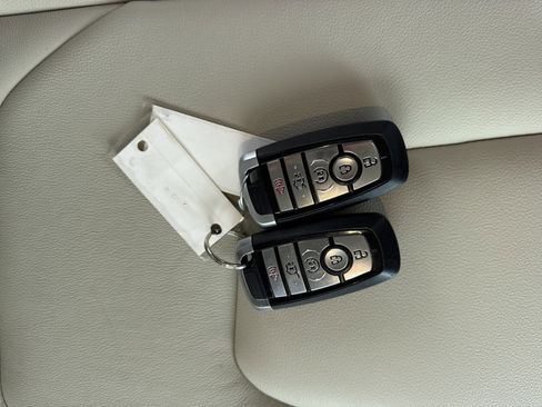 Certified 2021 Ford Edge Titanium image 40