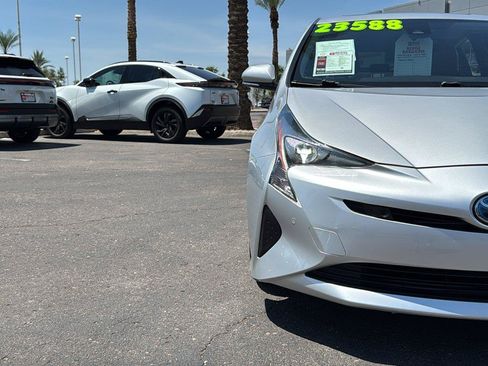 Used 2018 Toyota Prius Four w/ Advanced Technology Package FWD image 3