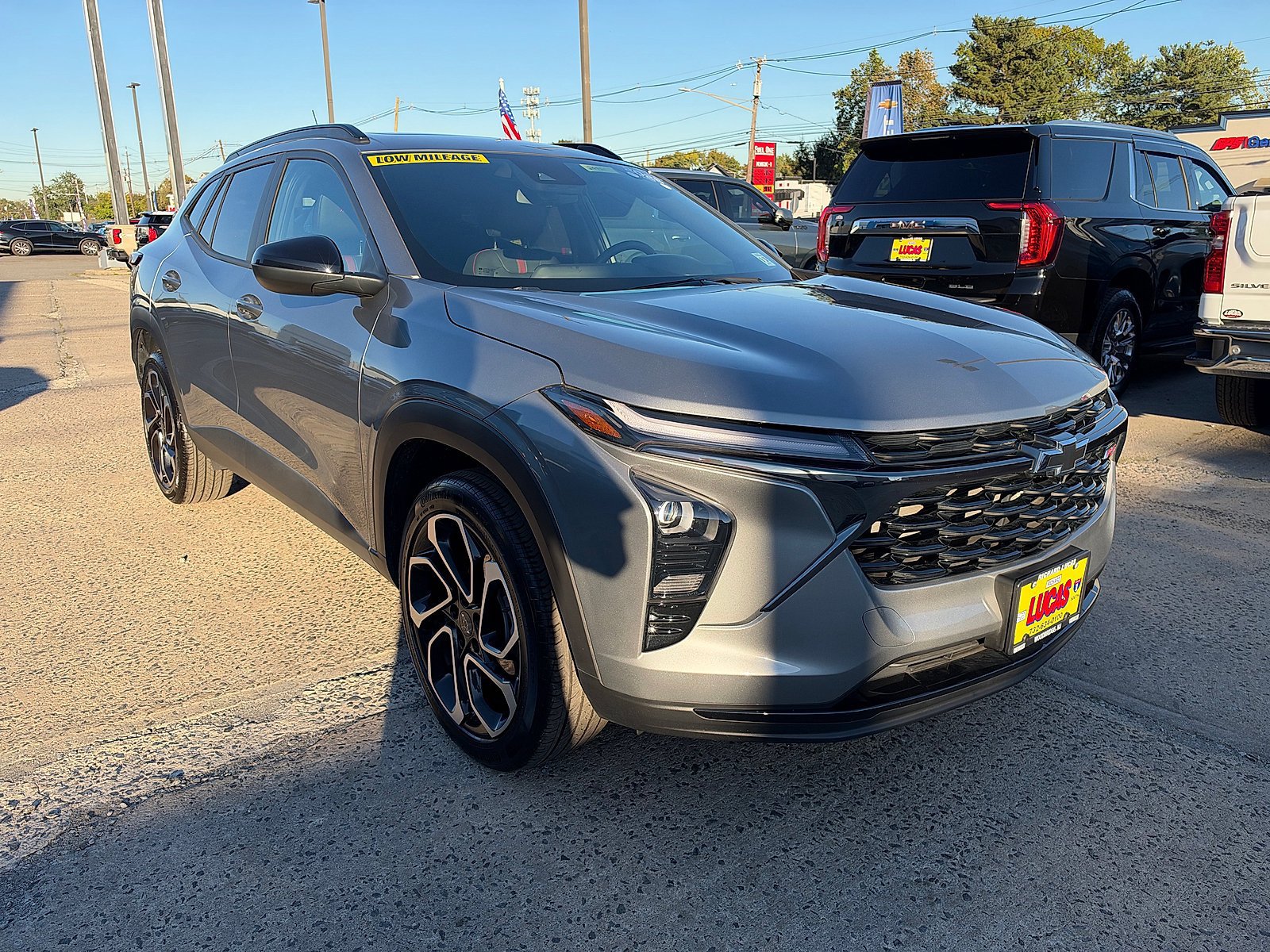 Used 2025 Chevrolet Trax RS w/ Sunroof Package FWD image 4