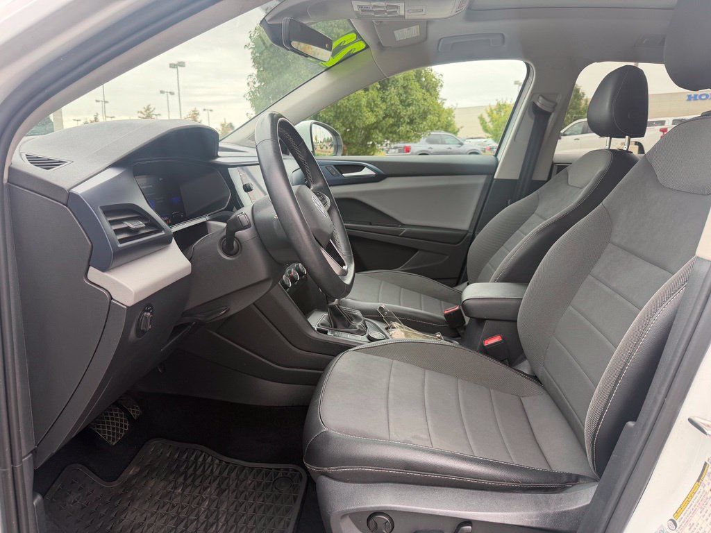 Used 2022 Volkswagen Taos SE w/ Panoramic Sunroof Package AWD/4WD image 13