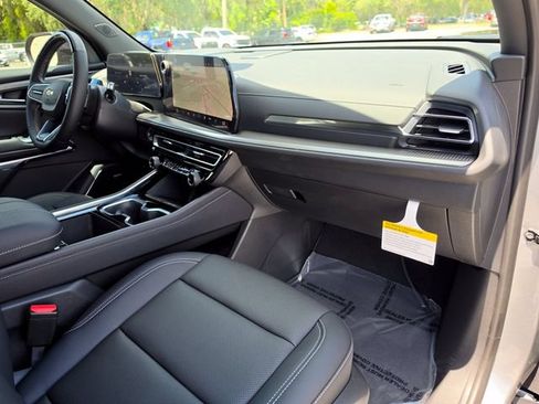 New 2026 Chevrolet Traverse LT w/ Enhanced Driving Package FWD image 13