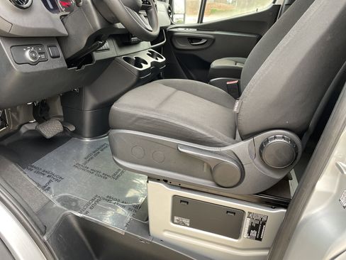 Used 2024 Mercedes-Benz Sprinter 2500 image 25