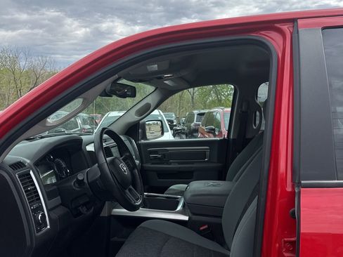Used 2020 RAM 1500 Classic SLT w/ Luxury Group RWD image 9