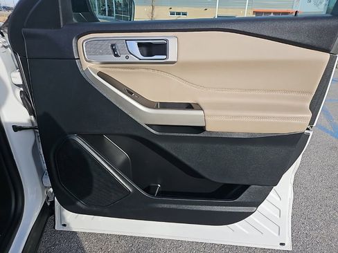 Used 2023 Ford Explorer Limited image 34