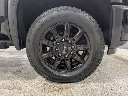 Used 2025 GMC Sierra 2500 AT4 w/ AT4 Premium Plus Package image 15