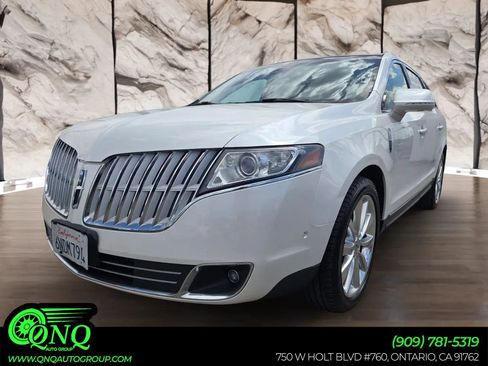 Used 2010 Lincoln MKT AWD image 1