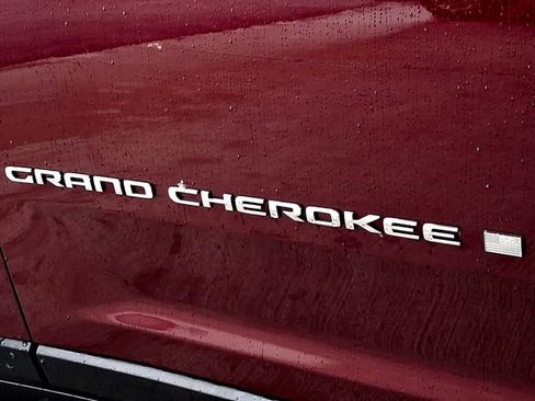 Used 2023 Jeep Grand Cherokee Limited image 38