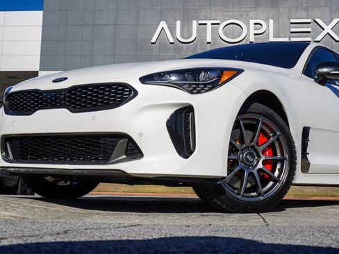 Used 2019 Kia Stinger GT2 image 2
