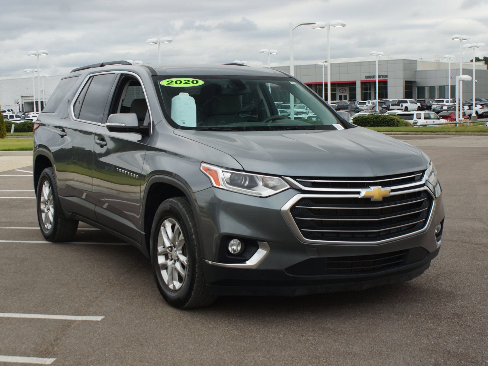 Used 2020 Chevrolet Traverse LT FWD image 2