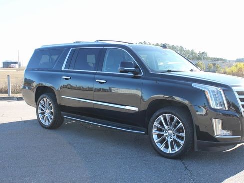Used 2017 Cadillac Escalade ESV Luxury image 23