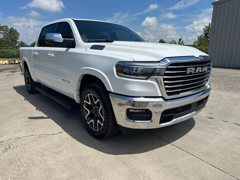Used 2025 RAM 1500 Laramie AWD/4WD image 3