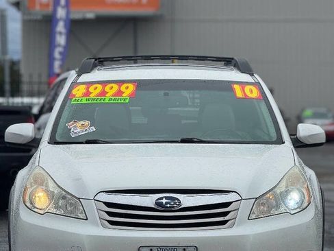 Used 2010 Subaru Outback 2.5i Limited image 2