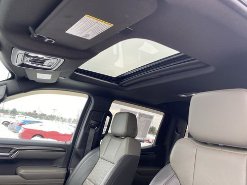 Used 2022 Chevrolet Silverado 1500 ZR2 w/ Technology Package image 14