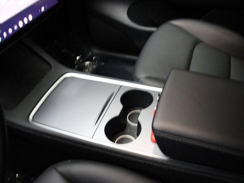 Used 2023 Tesla Model Y Long Range image 18