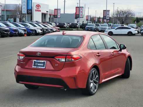 Used 2021 Toyota Corolla LE image 4
