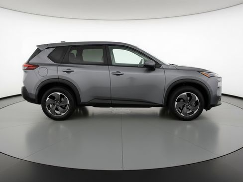 Used 2025 Nissan Rogue SV FWD image 11